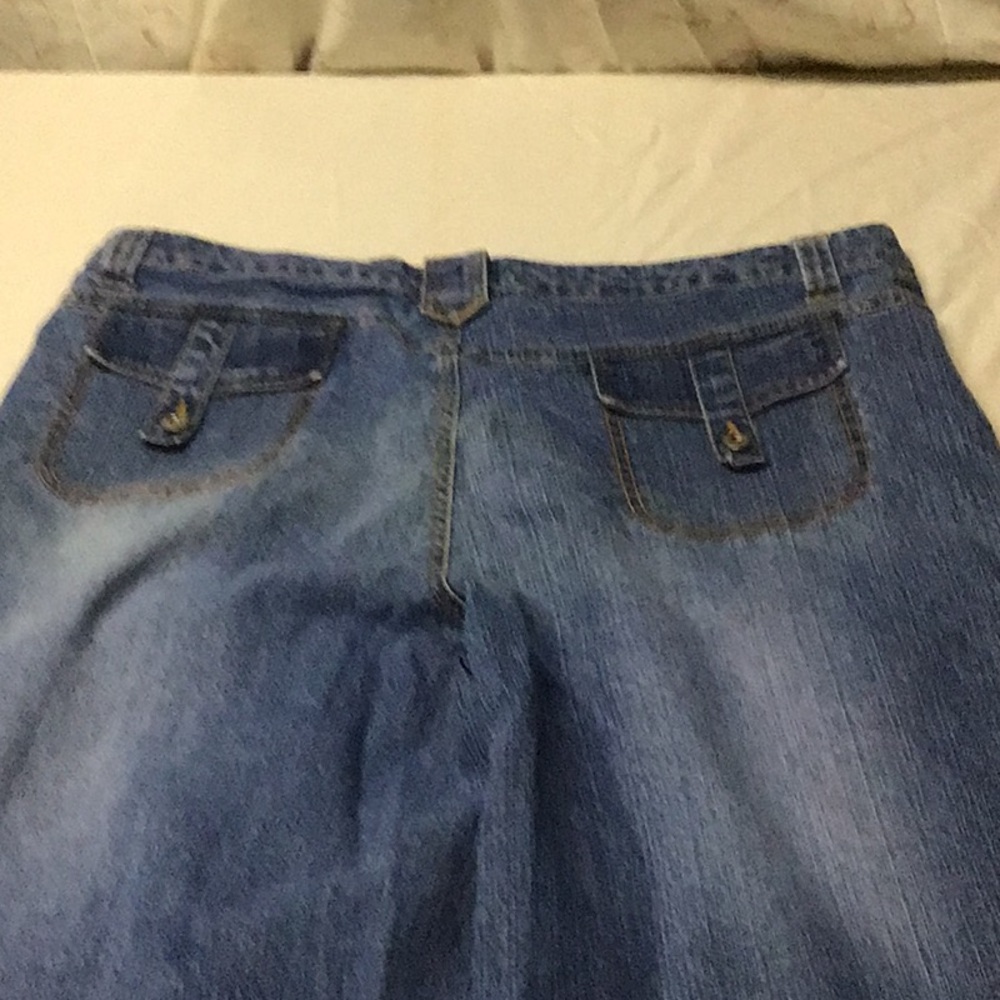 Medium Blue Jean Shorts with Classic Stonewash - Picture 4 of 5